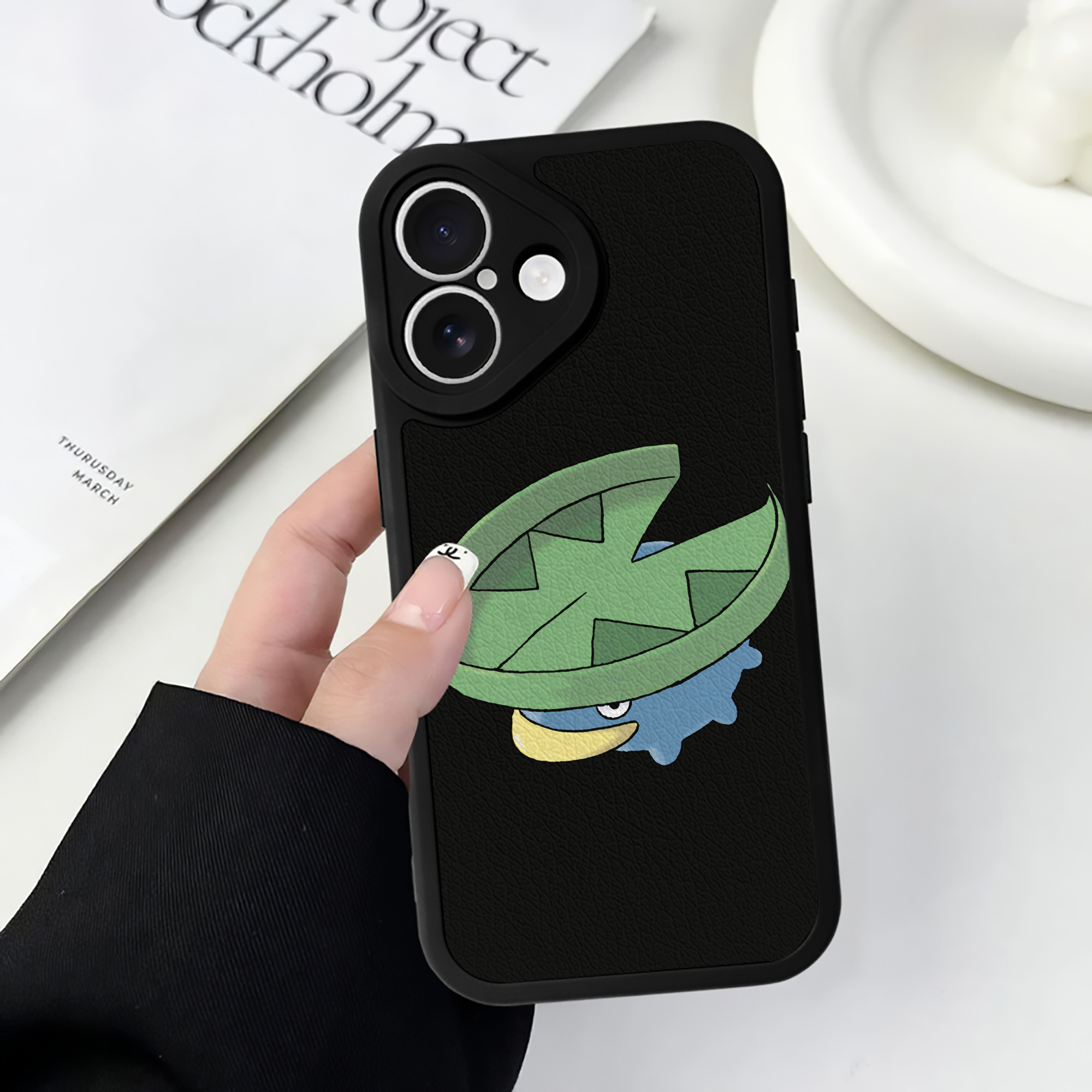 ポケットモンスター Pokémon 【iPhone 16シリーズ対応】シリコンスマホケース（レザー調） 材質：シリコン